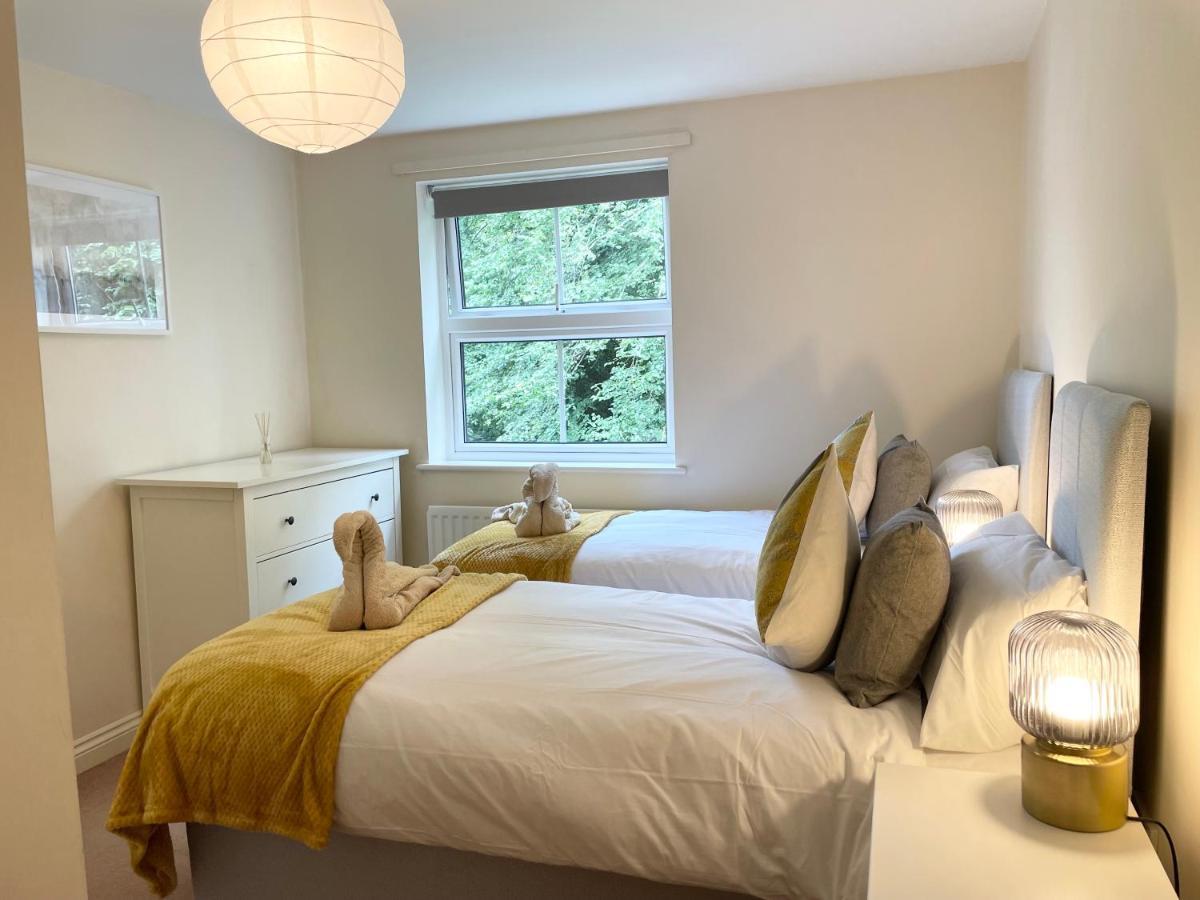 Best Price - Amazing 2 Bed 2 Bath - 4 Singles Or Super King Beds, 10 Min Walk To City Centre, 5 Minute Walk To Mayflower Theatre, Smart Tv, Ensuite, Balcony, Free Parking Southampton Buitenkant foto