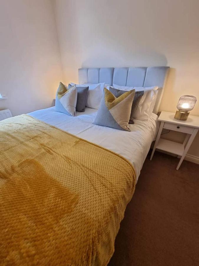 Best Price - Amazing 2 Bed 2 Bath - 4 Singles Or Super King Beds, 10 Min Walk To City Centre, 5 Minute Walk To Mayflower Theatre, Smart Tv, Ensuite, Balcony, Free Parking Southampton Buitenkant foto