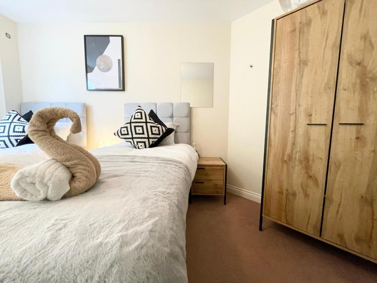 Best Price - Amazing 2 Bed 2 Bath - 4 Singles Or Super King Beds, 10 Min Walk To City Centre, 5 Minute Walk To Mayflower Theatre, Smart Tv, Ensuite, Balcony, Free Parking Southampton Buitenkant foto